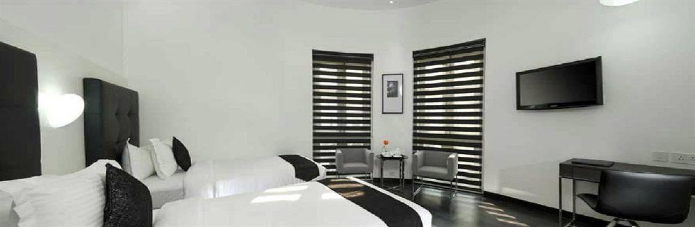 Sapphire Suite Καλκούτα Εξωτερικό φωτογραφία
