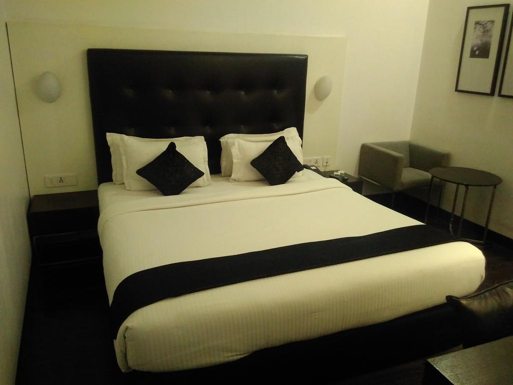Sapphire Suite Καλκούτα Εξωτερικό φωτογραφία