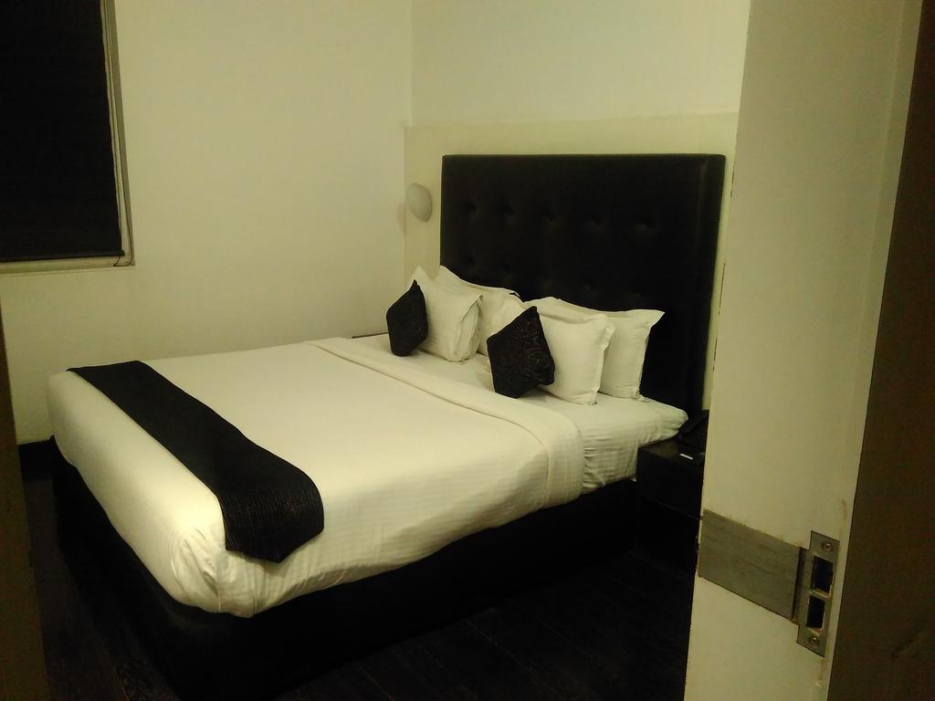 Sapphire Suite Καλκούτα Εξωτερικό φωτογραφία
