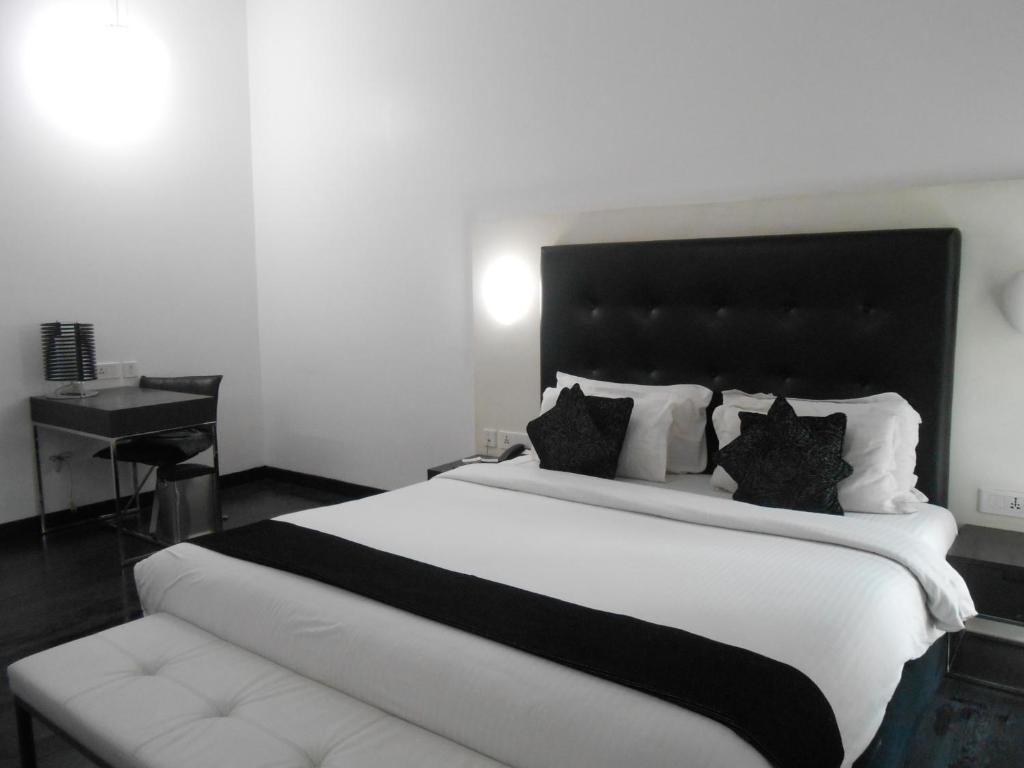 Sapphire Suite Καλκούτα Δωμάτιο φωτογραφία